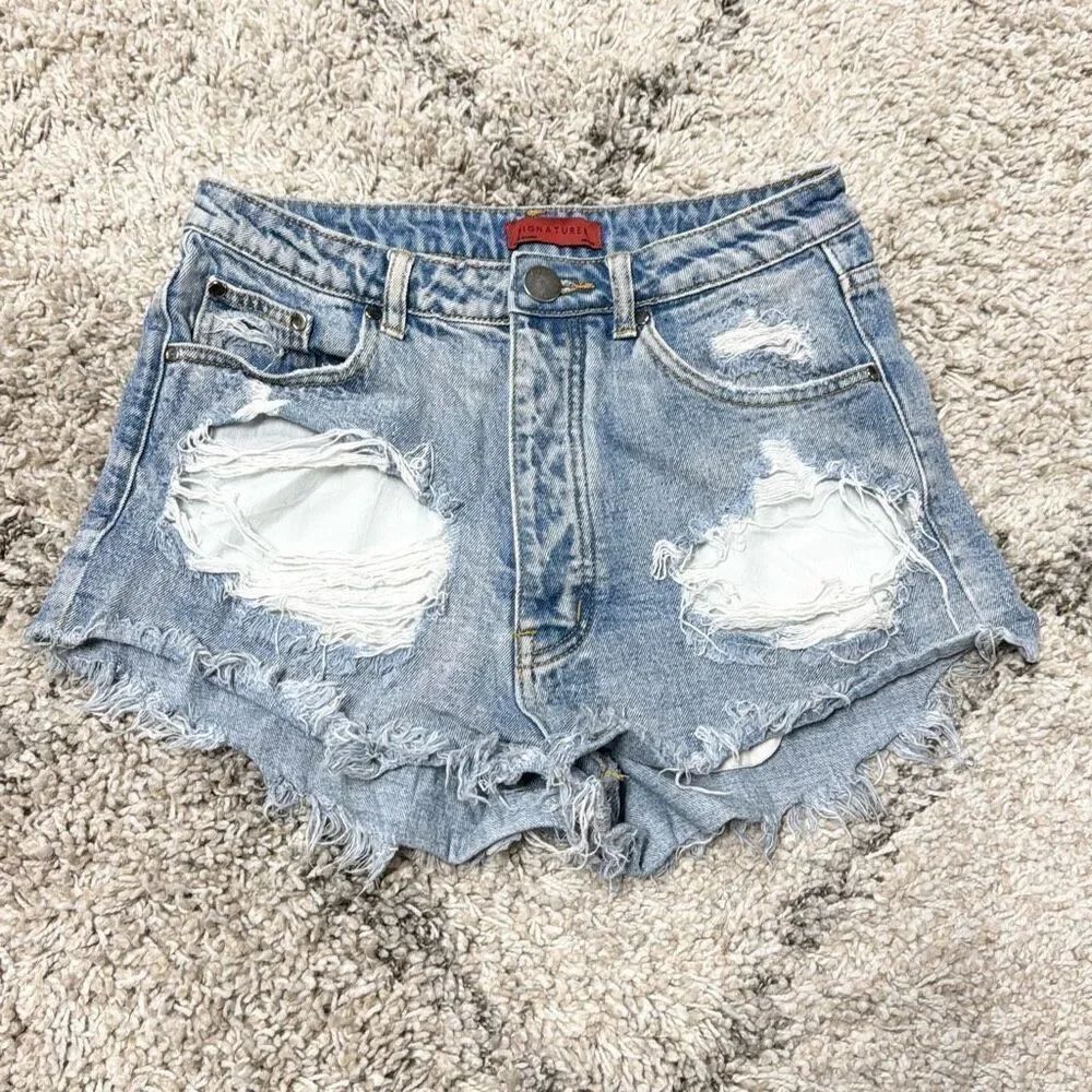 Signature 8 Women’s Cut Off Distressed Denim Shorts Size Medium